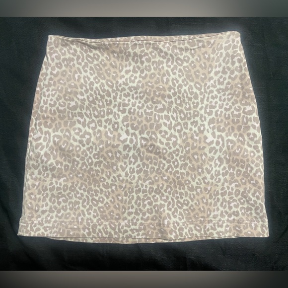 wild fable Dresses & Skirts - Wild fable Pink and cream cheetah print skirt size 6 in good condition.